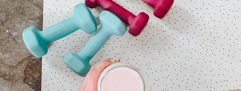Photo of smoothie and colourful dumbbells